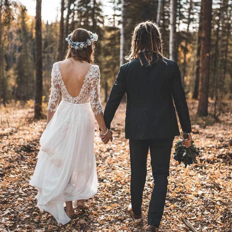 Tendencias en bodas de 2018 - Novios casados en el bosque