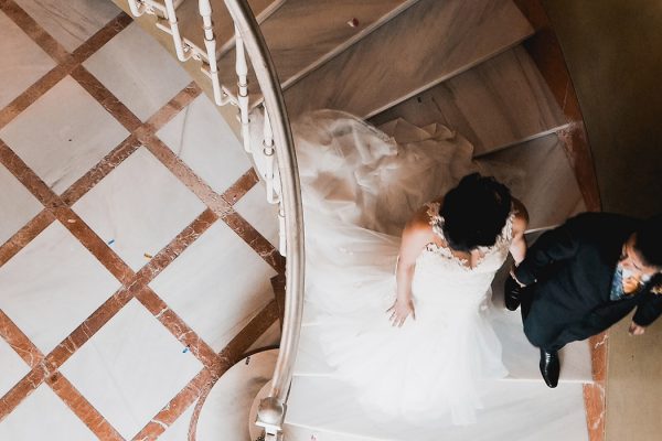 novios bajando escalera del recreo de san luis, jerez